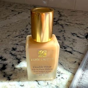 Estée Lauder Double Wear Foundation